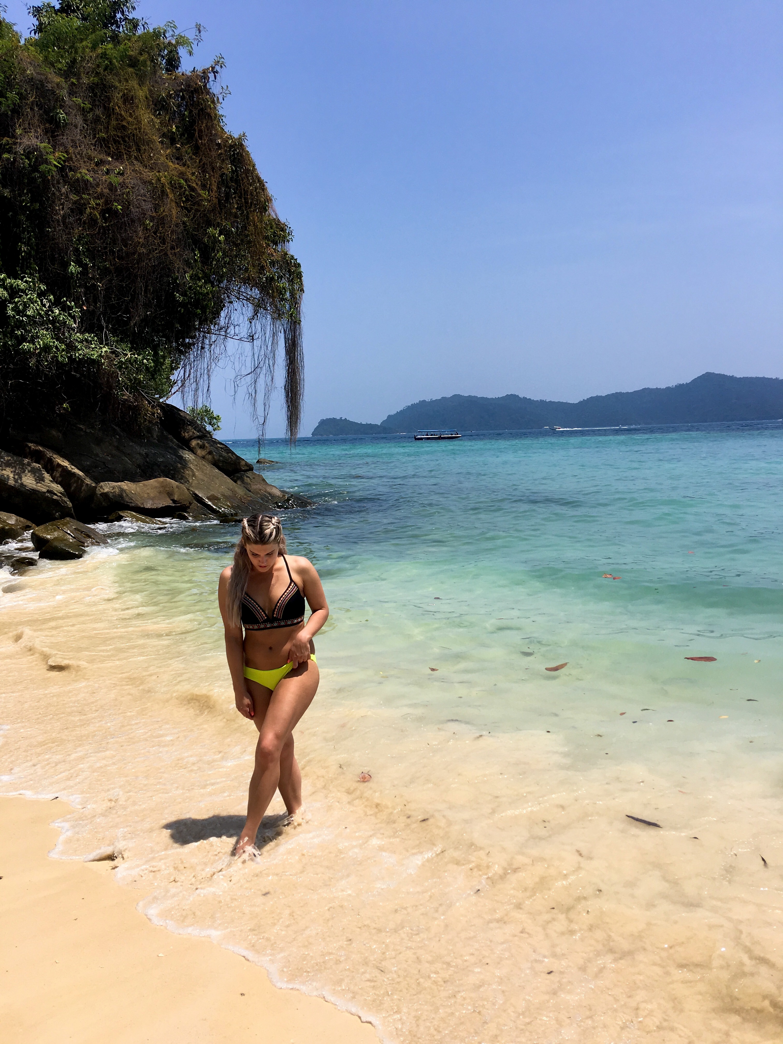 CDAE2FF6-3892-4CBD-BC01-69329A444D28